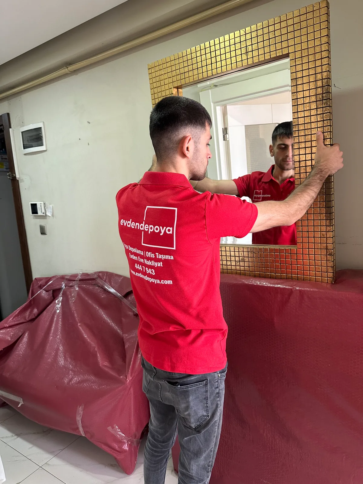 Evden Depoya - Ayna taşıma hazırlığı ve paketleme işlemi