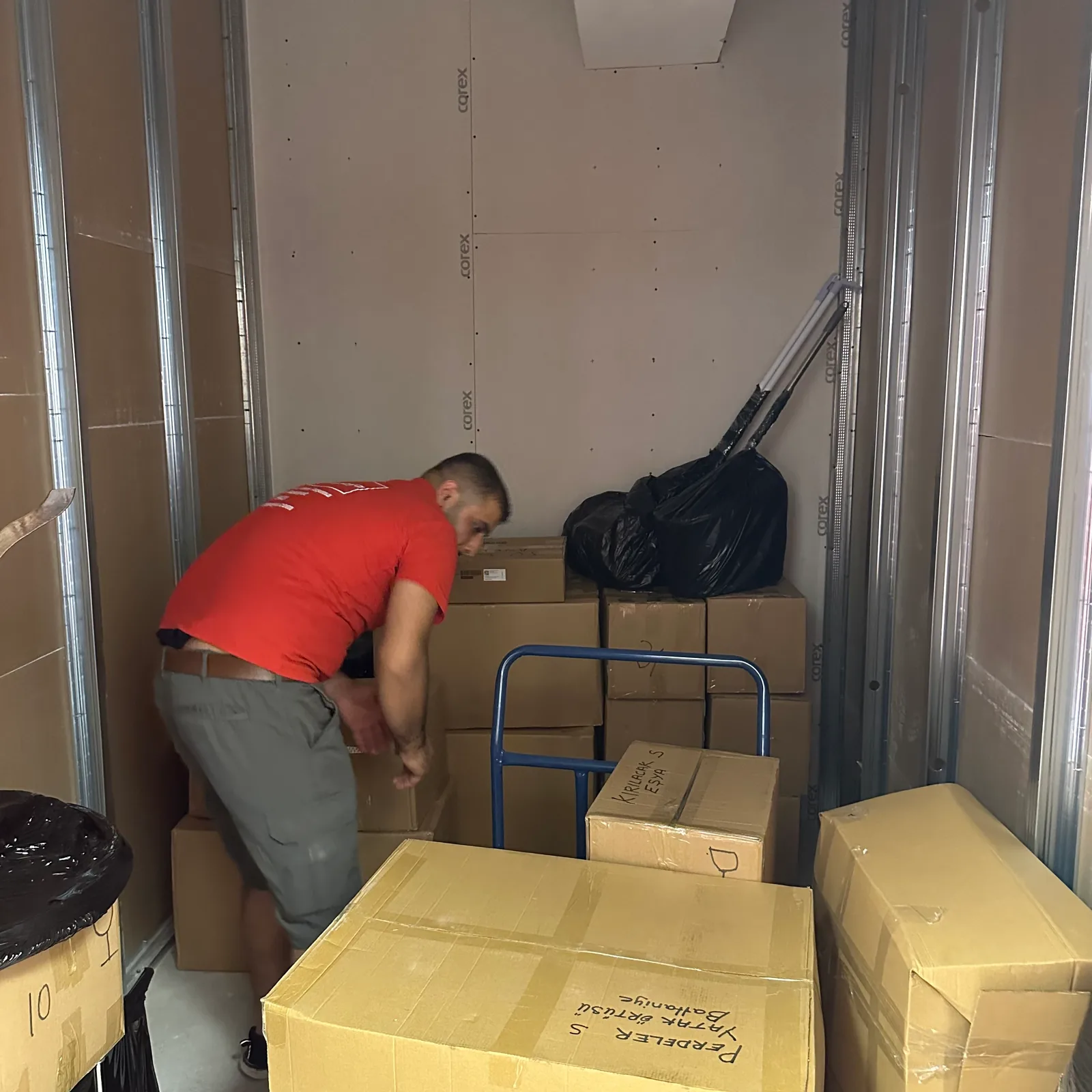 Evden Depoya - Depo odasında koli düzenleme ve yerleştirme