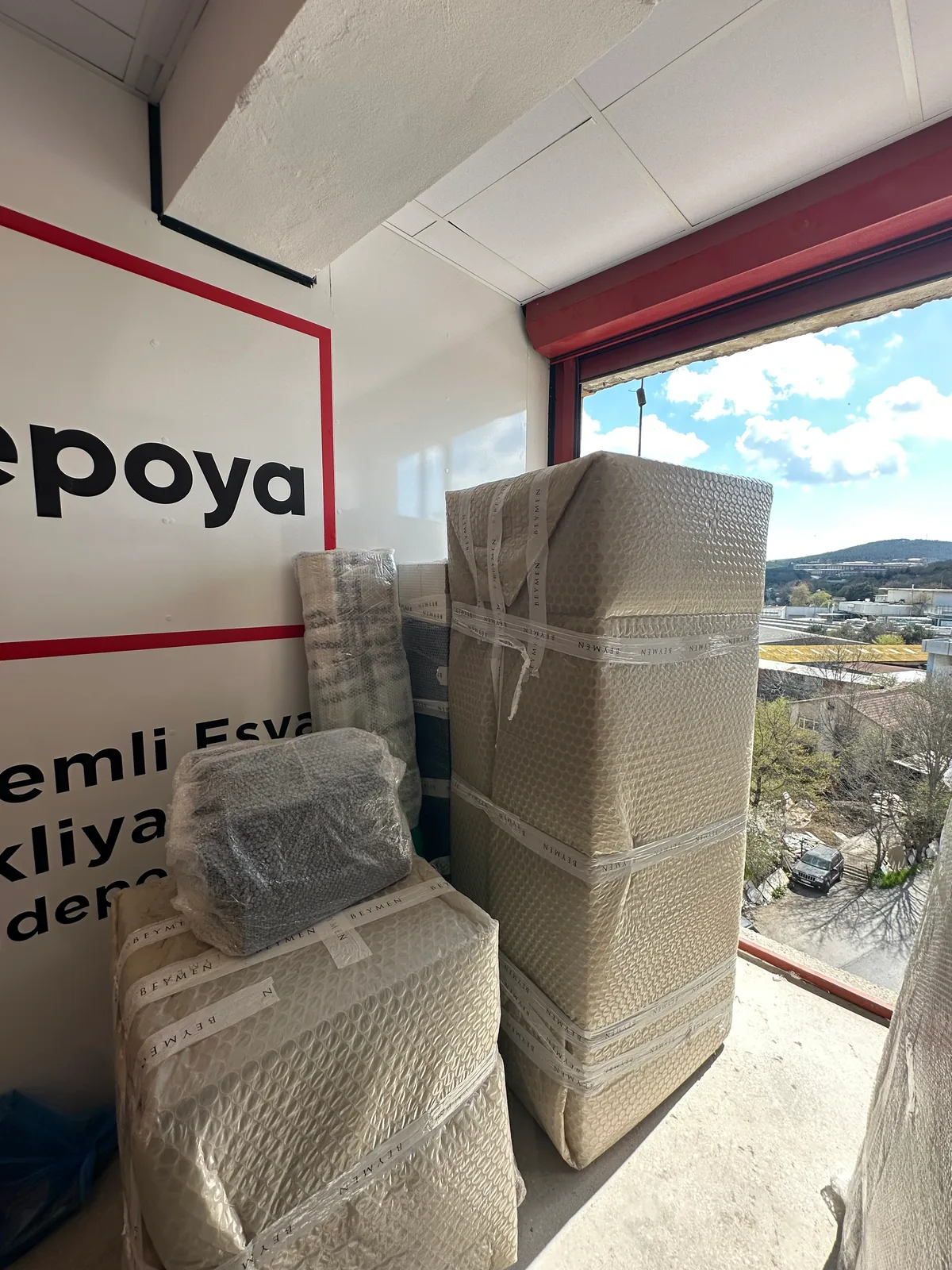 Evden Depoya - Koruyucu ambalajlı mobilyalar depoya hazır paketlenmiş