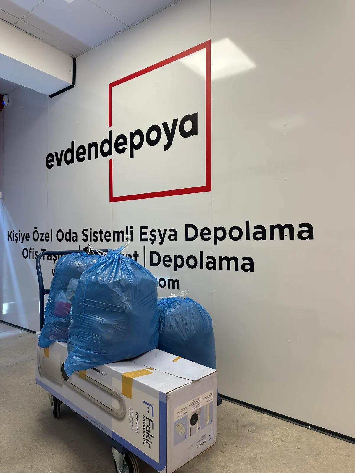 Evden Depoya - Paketli eşya ve koli arabası depo hizmet ekipmanı